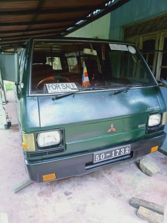 Mitsubishi L300 1985