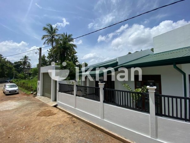 Brand new single story house for sale in yakkala.