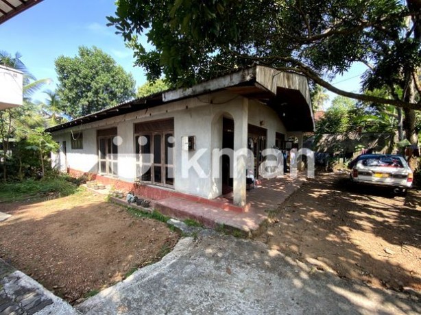 Land with House for Sale in Makumbura