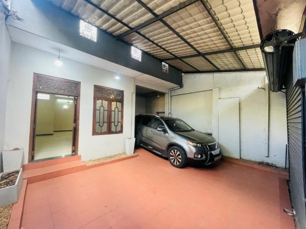 HOUSE FOR SALE IN DHARMARAMA ROAD , COLOMBO 9