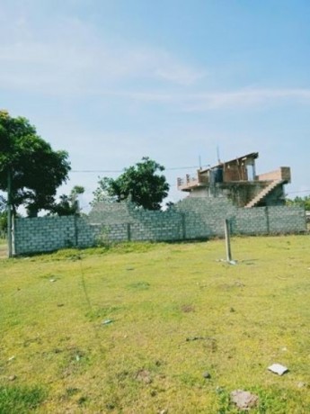 Land with House for sale - oluvil
