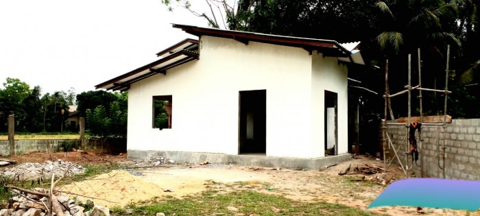 Partly Completed house with land for sale at Athurugiriya.