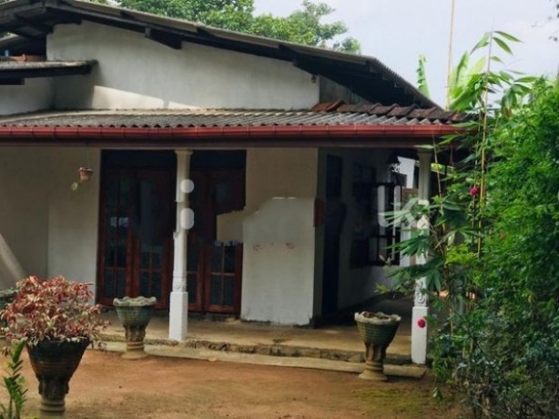 House for sale in දෙල්ගොඩ