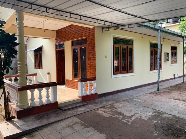 House for Sale in Kadirana (Near Maris Stella College Thimbirigaskatuwa)